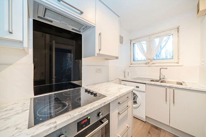 Studio To Rent In Deeley Road, London, SW8