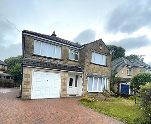 4 Bedroom House To Rent In Woodland Grove, Bradford, BD9