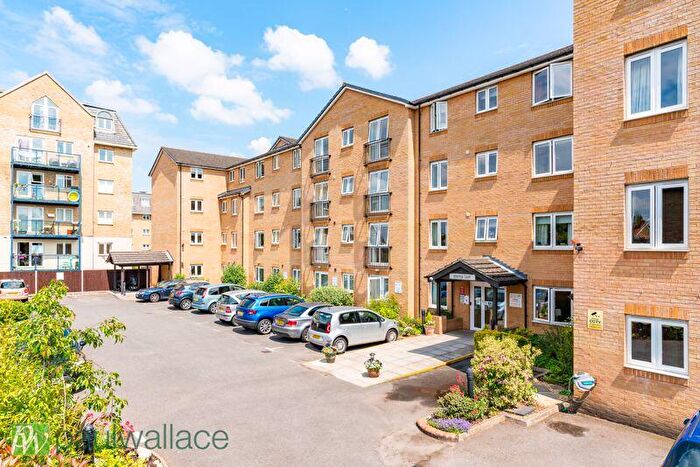 1 Bedroom Retirement Property For Sale In Benstede Court, Hoddesdon, EN11