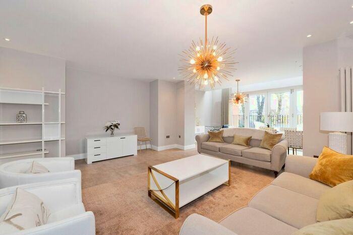 2 Bedroom Flat To Rent In Lyndhurst Road, London, NW3