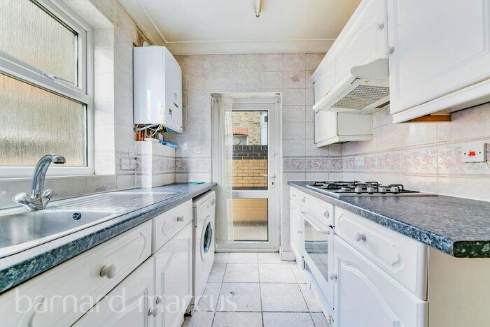 1 Bedroom Flat To Rent In Tooting Bec Road, London, SW17