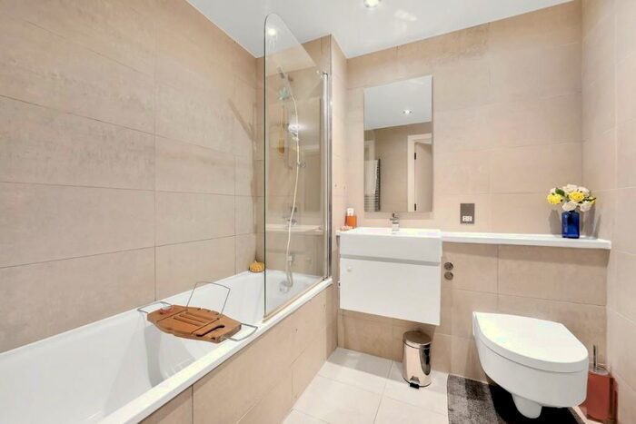 2 Bedroom Flat To Rent In Love Lane, London, SE18