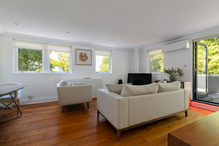 2 Bedroom Flat For Sale In Three Colt Street, London, E14