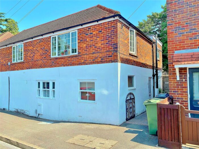 1 Bedroom Apartment To Rent In High Path Road, Guildford, Surrey, GU1