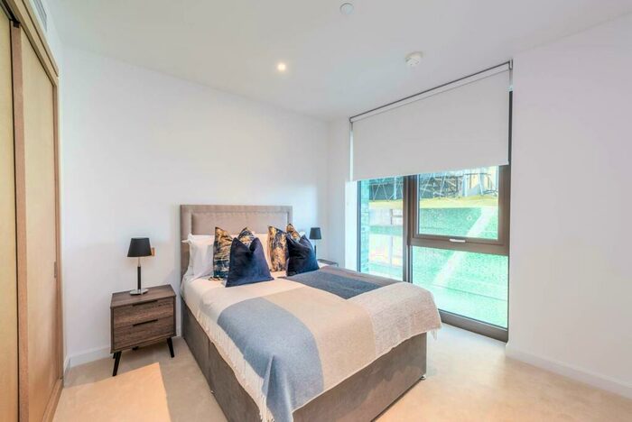 1 Bedroom Flat To Rent In Legacy Gardens, Nine Elms, London, SW11