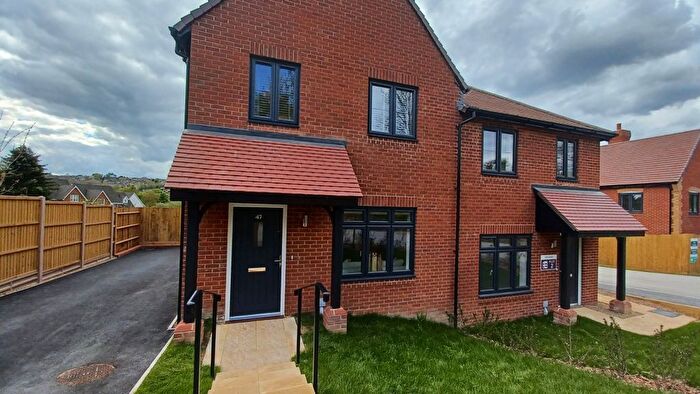 2 Bedroom Maisonette For Sale In Glynswood, High Wycombe, HP13