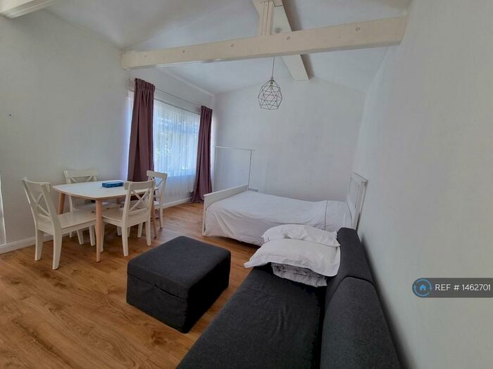 1 Bedroom Flat To Rent In Elsrick Avenue, Morden, SM4