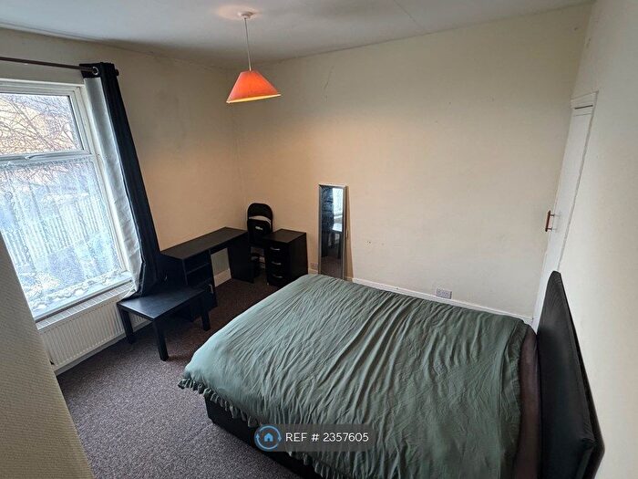 3 Bedroom Terraced House To Rent In Manor Oaks Road, South Yorkshire, S2