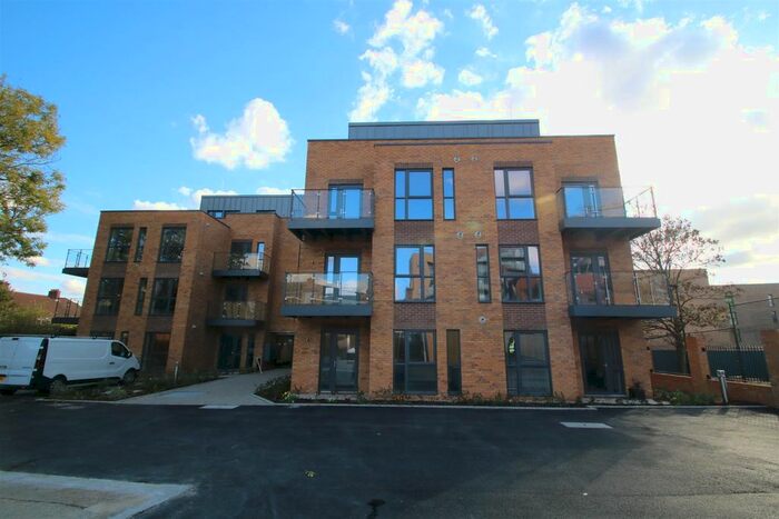 1 Bedroom Flat To Rent In London Road, Hounslow, TW3