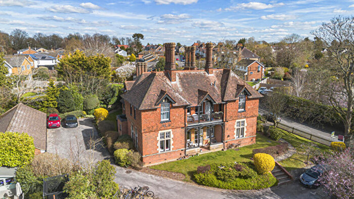 1 Bedroom Flat For Sale In Akrill House, Hollybush Lane, Harpenden, Hertfordshire, AL5