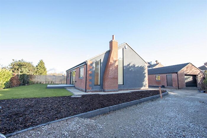 3 Bedroom Detached Bungalow For Sale In Hillside Drive, Walton, Chesterfield, S40