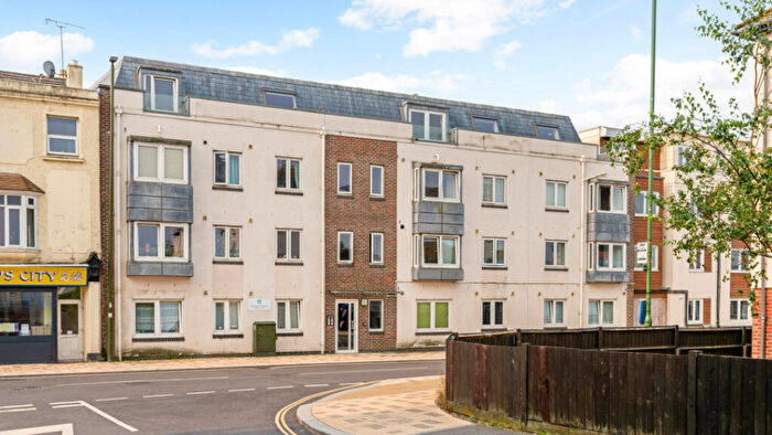 1 Bedroom Flat For Sale In Terminus Road, Littlehampton, BN17