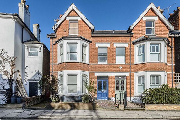 2 Bedroom Flat To Rent In St. Johns Road, Richmond, TW9