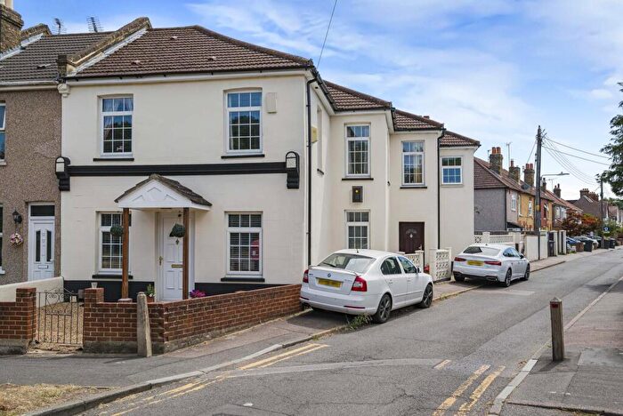 4 Bedroom End Of Terrace House For Sale In Leyton Cross Road, Wilmington, DA2