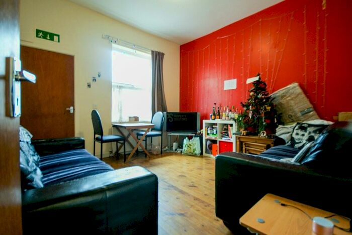 6 Bedroom Terraced House To Rent In Hubert Road - Bath Student Property, B29