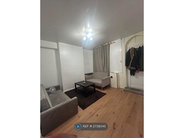 1 Bedroom Semi Detached House To Rent In Adelaide Street, Luton, LU1