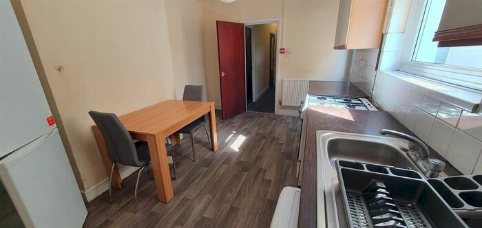 1 Bedroom Flat To Rent In Moira Place, Roath, Cardiff, CF24