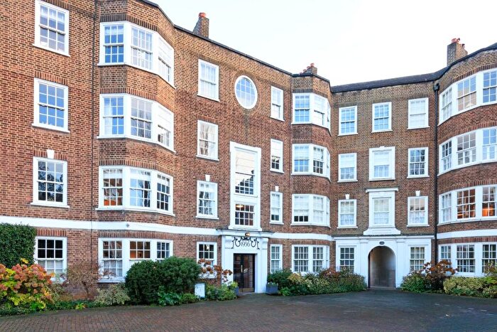 3 Bedroom Apartment For Sale In South Grove, Highgate, N6