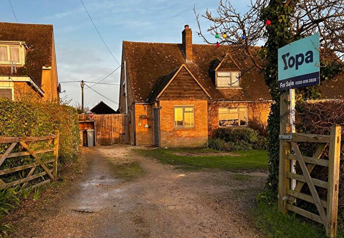 3 Bedroom Semi-Detached House For Sale In The Downs, Standlake, Witney, OX29