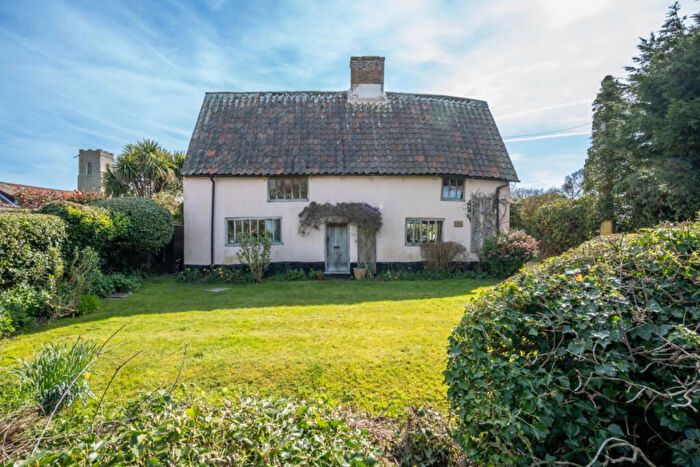 3 Bedroom Detached House For Sale In Church Road, Norwich, NR12