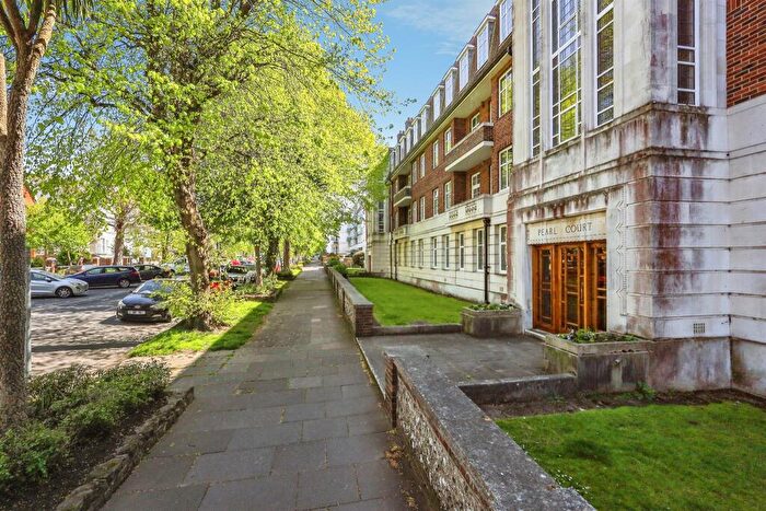 3 Bedroom Flat For Sale In Devonshire Place, Eastbourne, BN21