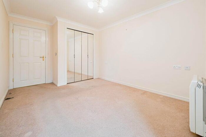 2 Bedroom Retirement Property For Sale In Myddleton Court, Hornchurch, RM11