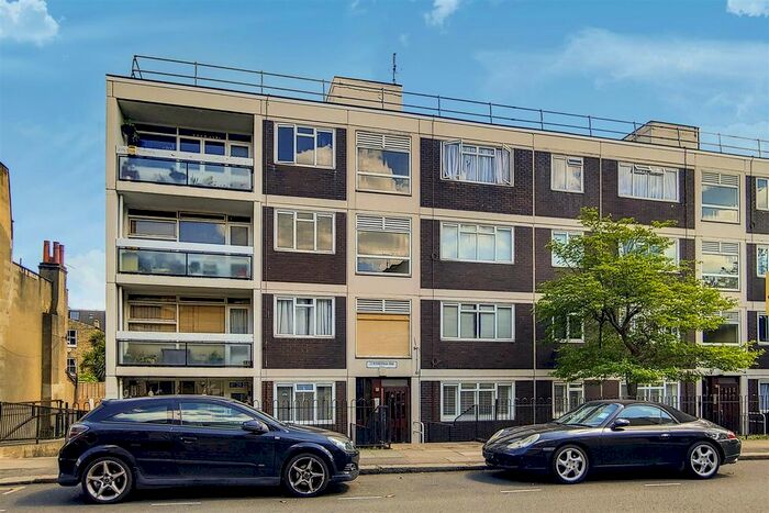 3 Bedroom Flat To Rent In Peterborough Road, London, SW6