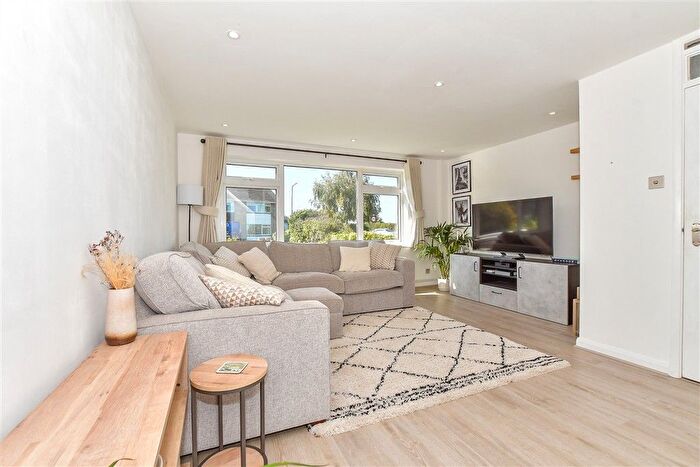 3 Bedroom Semi-detached House For Sale In Molescroft Way, Tonbridge, Kent, TN9