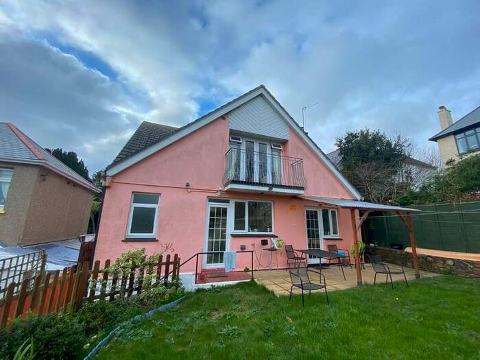 6 Bedroom Property To Rent In Woodlane Close, Falmouth, TR11