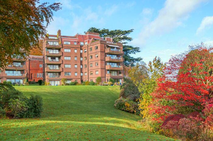 2 Bedroom Apartment For Sale In Lythe Hill Park, Haslemere, GU27
