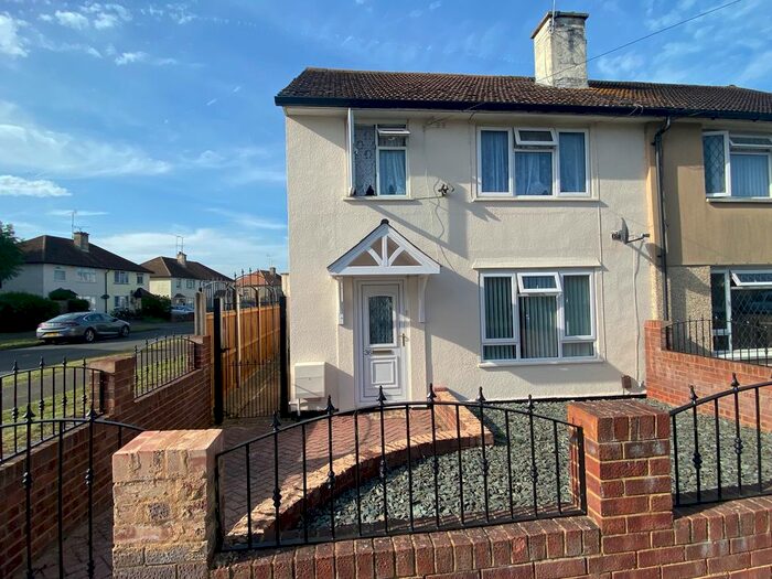 3 Bedroom Property To Rent In Clynton Way, Ashford, TN23