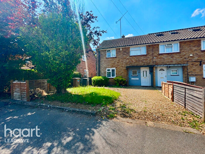 3 Bedroom Semi-Detached House For Sale In Pirton Road, Luton, LU4