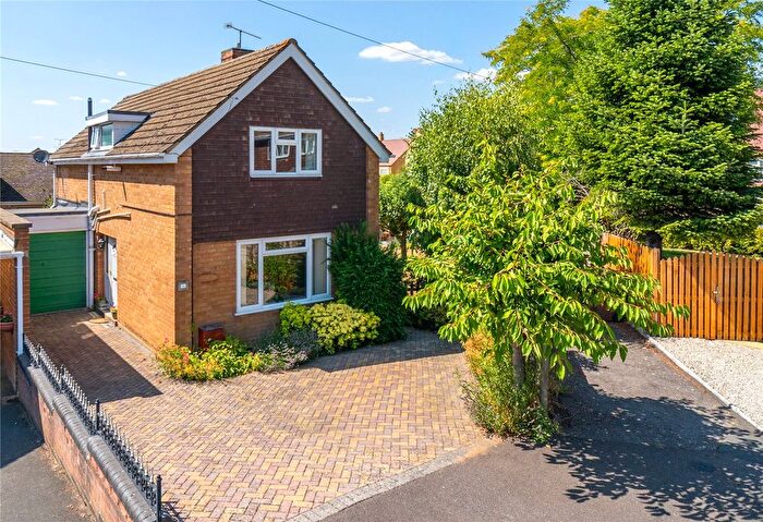 2 Bedroom Link Detached House For Sale In Sands Close, Broadway, Worcestershire, WR12