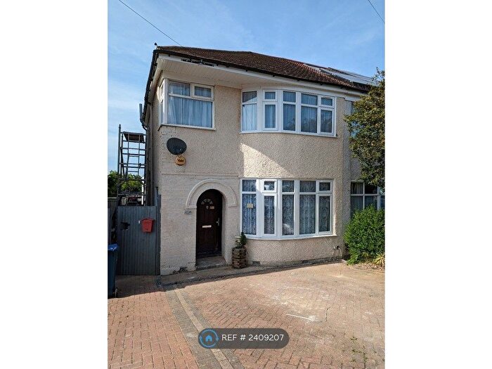 3 Bedroom Semi-Detached House To Rent In The Heights, Northolt, UB5
