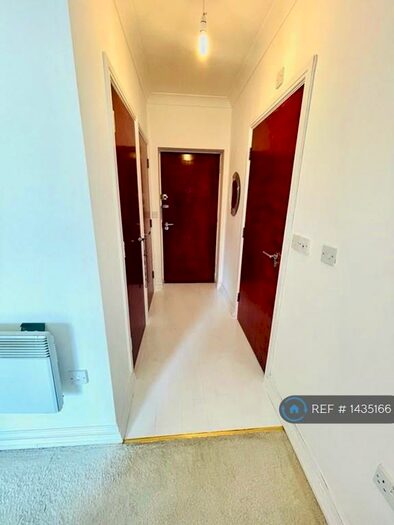 2 Bedroom Flat To Rent In High Road, London, N12