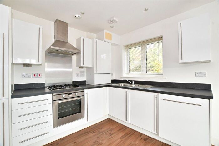 1 Bedroom Flat For Sale In Canalside, Redhill, Surrey, RH1