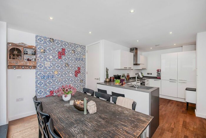 2 Bedroom Flat To Rent In Regent Street, Kensal Rise, London, NW10