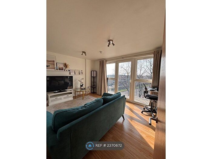 2 Bedroom Flat To Rent In Memorial Heights Monarch Way, Ilford, IG2