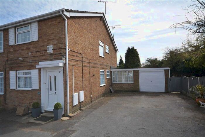 2 Bedroom Flat To Rent In Park Avenue, Darrington, WF8