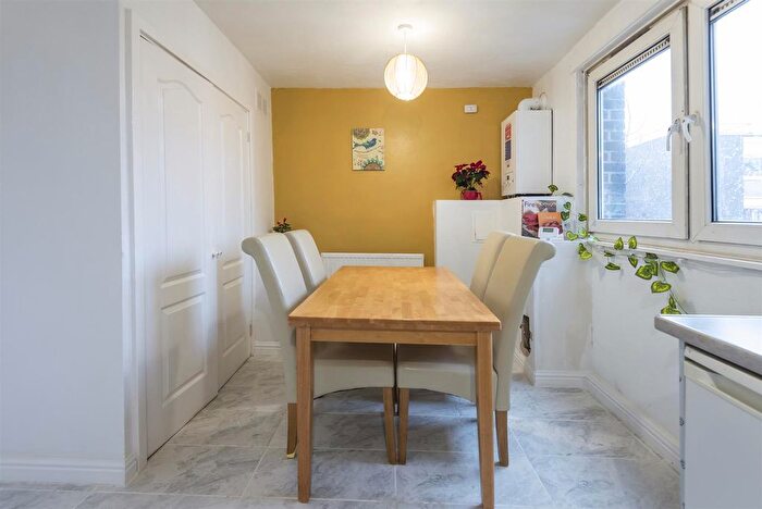 3 Bedroom Flat To Rent In Gernon Road, London, E3