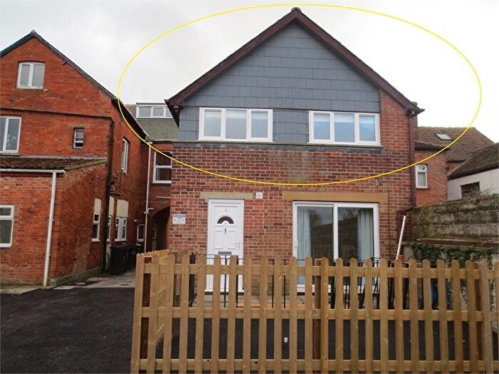 2 Bedroom Flat To Rent In Bow Street, Langport, TA10