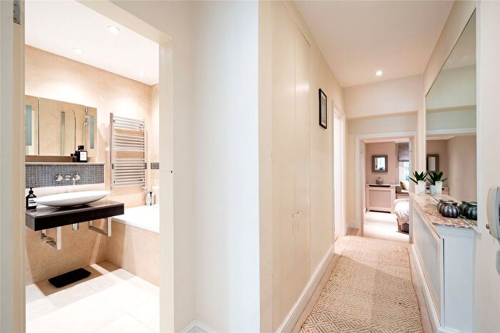 1 Bedroom Flat For Sale In Eardley Crescent, Earl's Court, SW5
