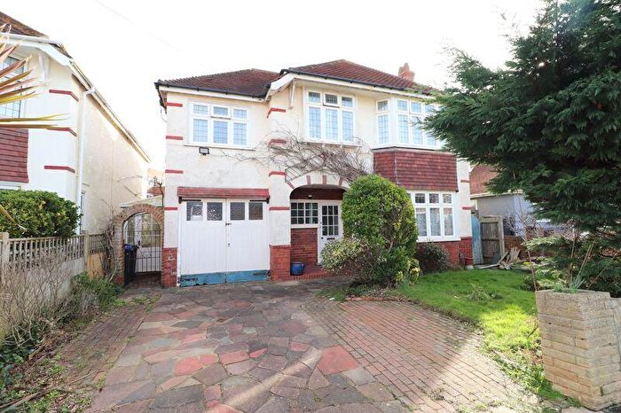 5 Bedroom Detached House For Sale In Wallace Avenue, Worthing, BN11