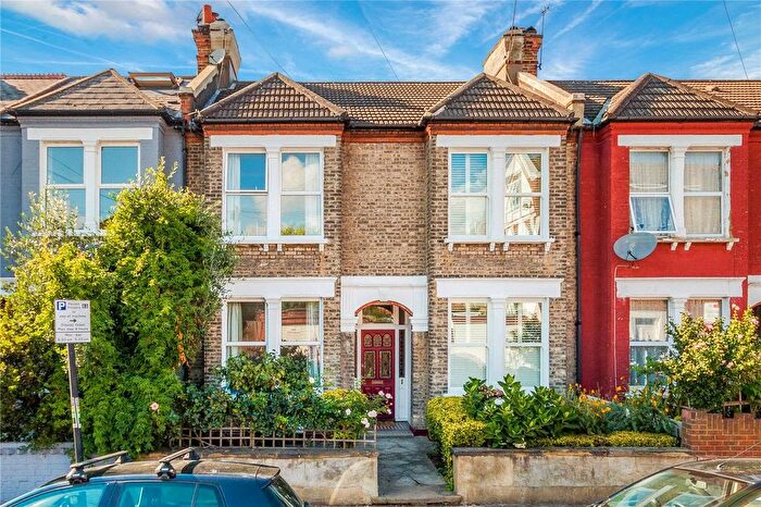 2 Bedroom Flat To Rent In Byton Road, London, SW17