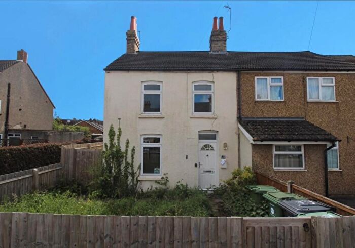 2 Bedroom Semi-Detached House For Sale In The Ridgeway, Flitwick, Bedford, Bedfordshire, MK45