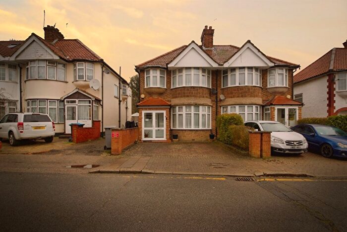 4 Bedroom Semi-Detached House For Sale In Chestnut Grove, Wembley, HA0