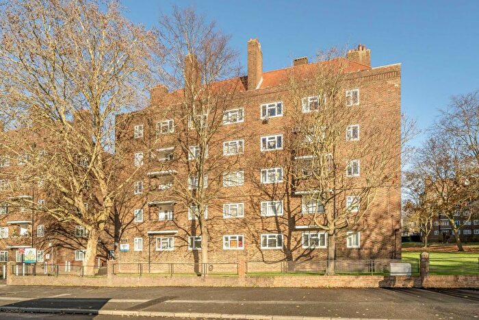 2 Bedroom Flat For Sale In Peckham Rye, Peckham, SE15