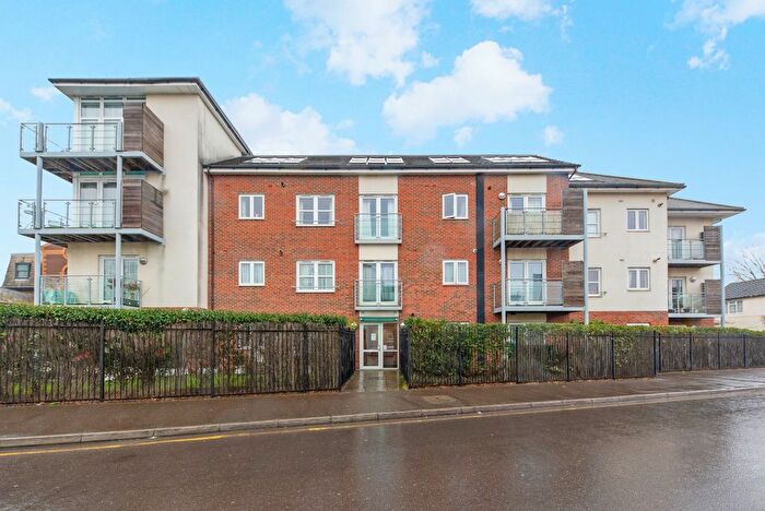 2 Bedroom Flat To Rent In Govett Avenue, Shepperton, TW17
