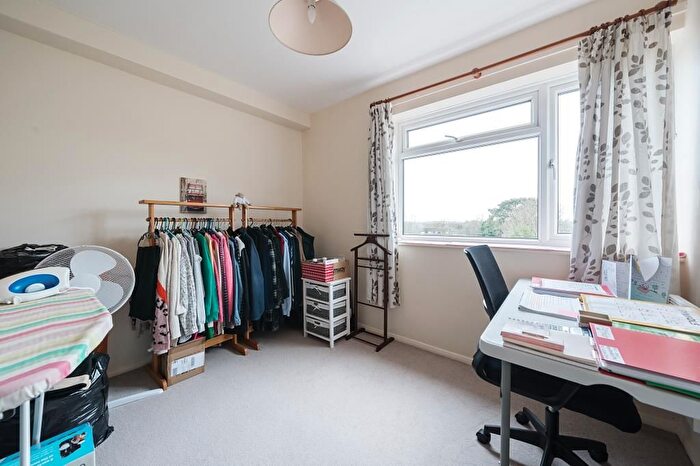 2 Bedroom Flat For Sale In Maidenhead, Berkshire, SL6