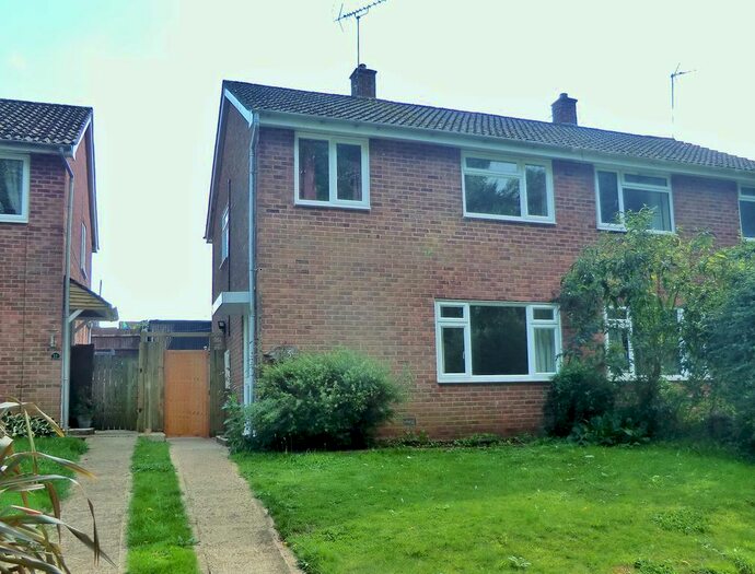 3 Bedroom Semi-Detached House To Rent In Court Road, Newent, GL18